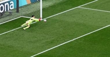 مصطفى شوبير يتصدى لركلة إيران ويذكر أصوله المصرية