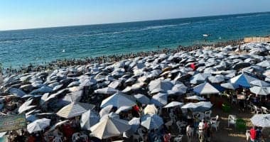 2 مليون زائر يتجهون إلى شواطئ الإسكندرية أول جمعة بعد انتهاء امتحانات الثانوية