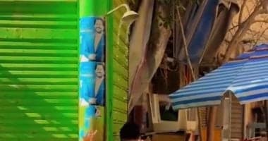 Citizen hung shower curtain on streetlight in Al-Mahla