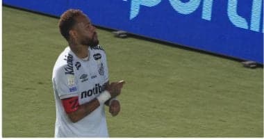Neymar responds to critics on pitch