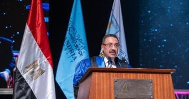 رئيس جامعة الإسكندرية يحضر حفل تخرج دفعة جديدة