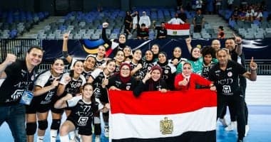 Junior women's handball trail Spain at half
