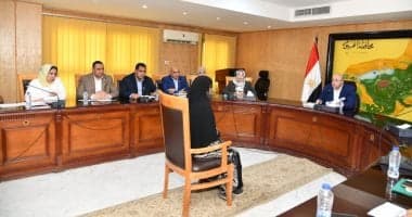 محافظ الفيوم يدعم حالات خلال لقاء خدمة المواطنين
