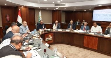 محافظ الجيزة يناقش تقنين أراضي الدولة