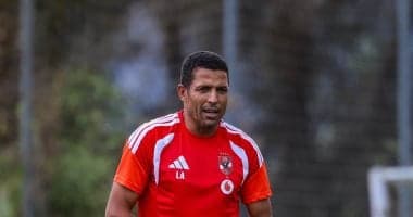عموتة يطالب تقرير عن لاعبي الأهلي المستبعدين