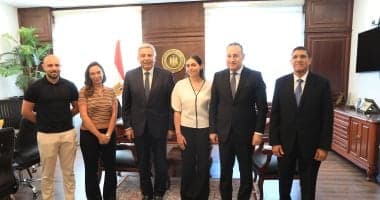 وزير التعليم يكرم هيا عمرو لإنقاذها مصابي الحادث