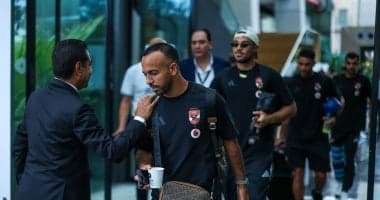 حافلة الأهلي تصل إلى كامب نو قبل مواجهة برشلونة
