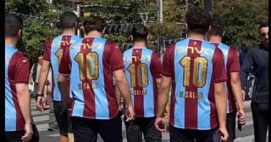 Trabzonspor supporters don Salah jerseys before Ferencváros game