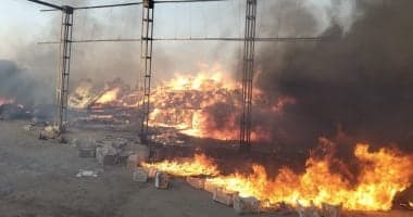 محافظ الشرقية يسيطر على حريق مصنع موالح ويصاب 14 باختناقات