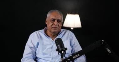 عامل يقتل ولي نعمته ويتنكر بملابس نسائية