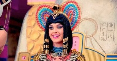 International stars also wear Egyptian-inspired styles