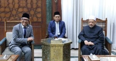 Sheikh of Al-Azhar Meets Indonesian Ambassador