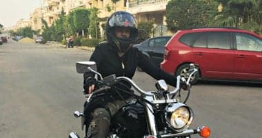 سقوط قائد دراجة أثناء دهس فتاة بالسادات