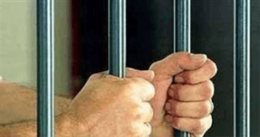 قرينة بمتهم الاعتداء على أمن في القاهرة الجديدة