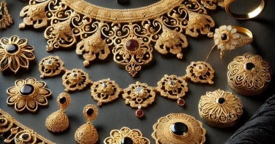 Gold hits 21-karat high in evening