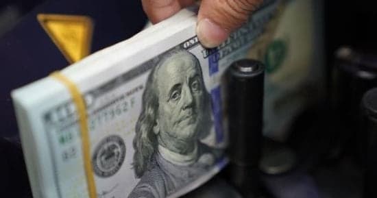 الدولار يتجاوز الجنيه في منتصف الثلاثاء