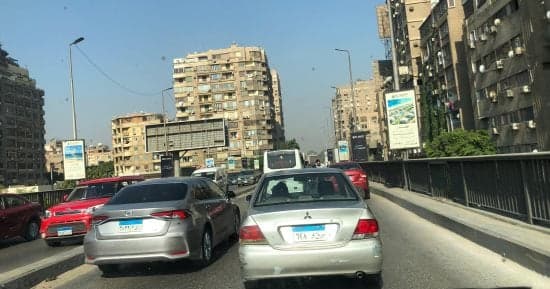 نشرة المرور: ازدحام في محاور القاهرة والجيزة