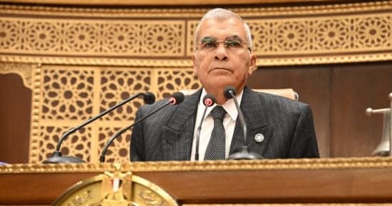 مجلس الشيوخ يعبر عن ولائه لمصالح البلاد العليا