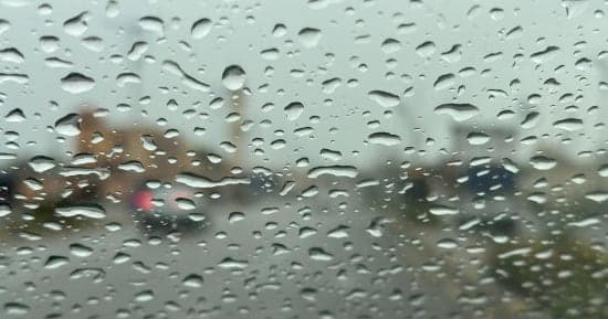 Heavy rain in three governorates, clouds expected to move soon
