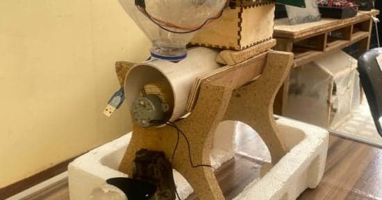 Qena Graduates Develop Solar Fish Feeder