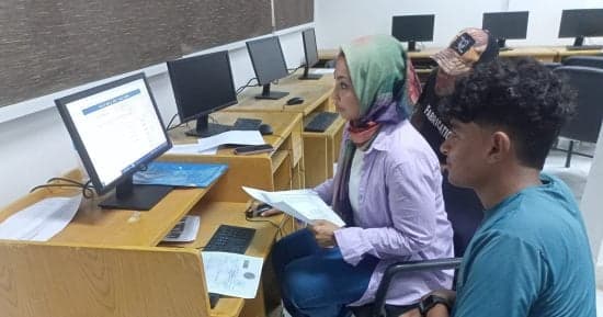 High school students seek to cut remote learning hours