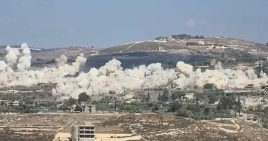 إسرائيل تقصف جنوب لبنان واحتجاجات ومفاوضات قريبة