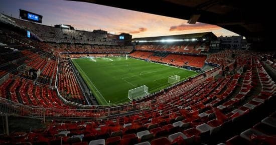 Barcelona departs from historic Mestalla
