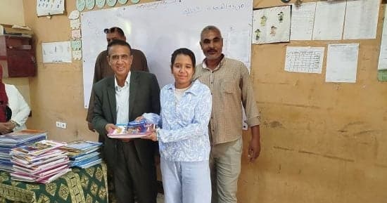 مدير تعليم الطود يطلق مبادرة توزيع الكتب