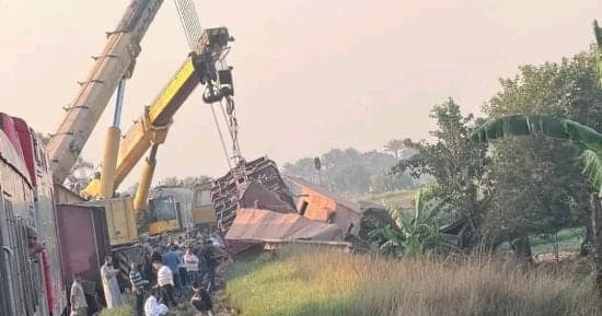 Railway removes damaged freight cars after collision in Al Ayat