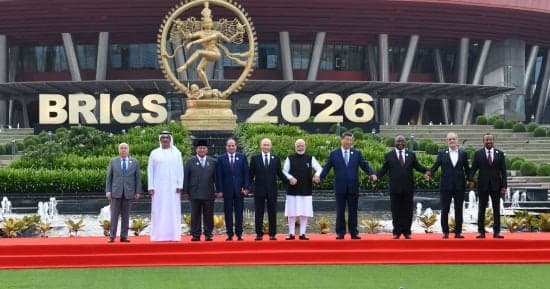 رؤساء الدول يتجهون لمكان القمة