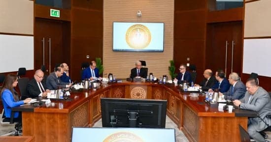 حسين عيسى يطلع على تحضيرات موازنة البرامج