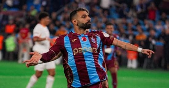 محمد صلاح يسجل هاتريك في مباراة طرابزون سبور و جالاتا سراي