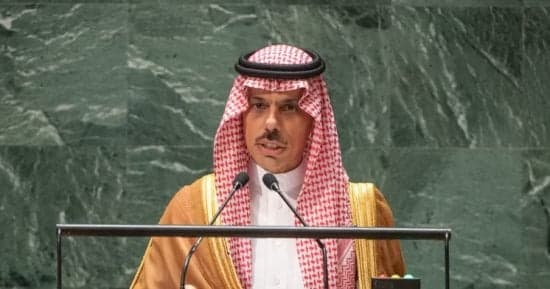 وزير خارجية السعودية يدعو لرفض ممارسات الحوثي بالبحر الأحمر