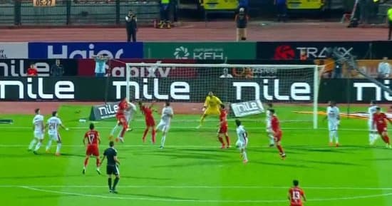 الأهلى يتقدم على الزمالك في الشوط الأول
