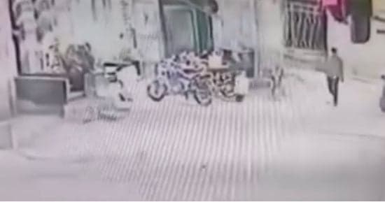 Residents Apprehend Money Bag Thieves