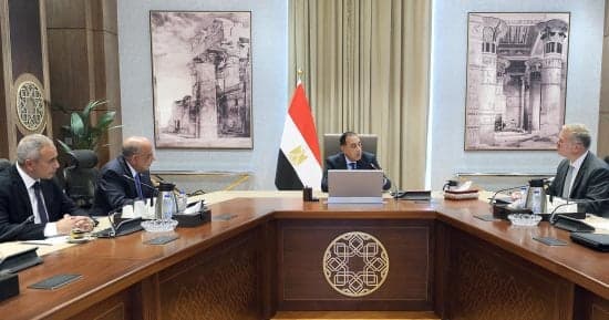 رئيس الوزراء يناقش مسيرة طاقة مصر في منتدى 2026