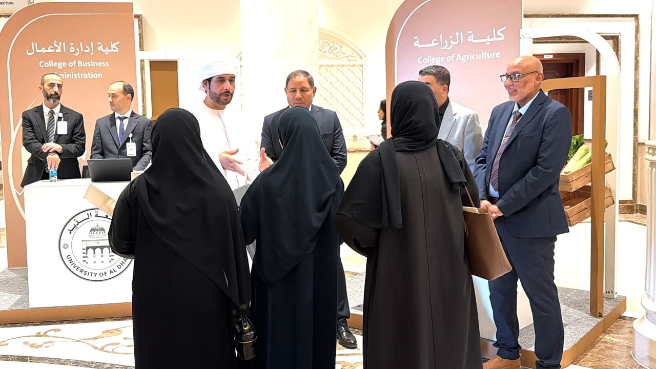 جامعة الذيد تستقبل طلبتها الجدد