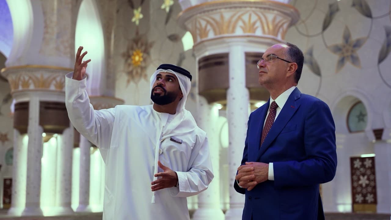 Albanian president tours Sheikh Zayed Mosque