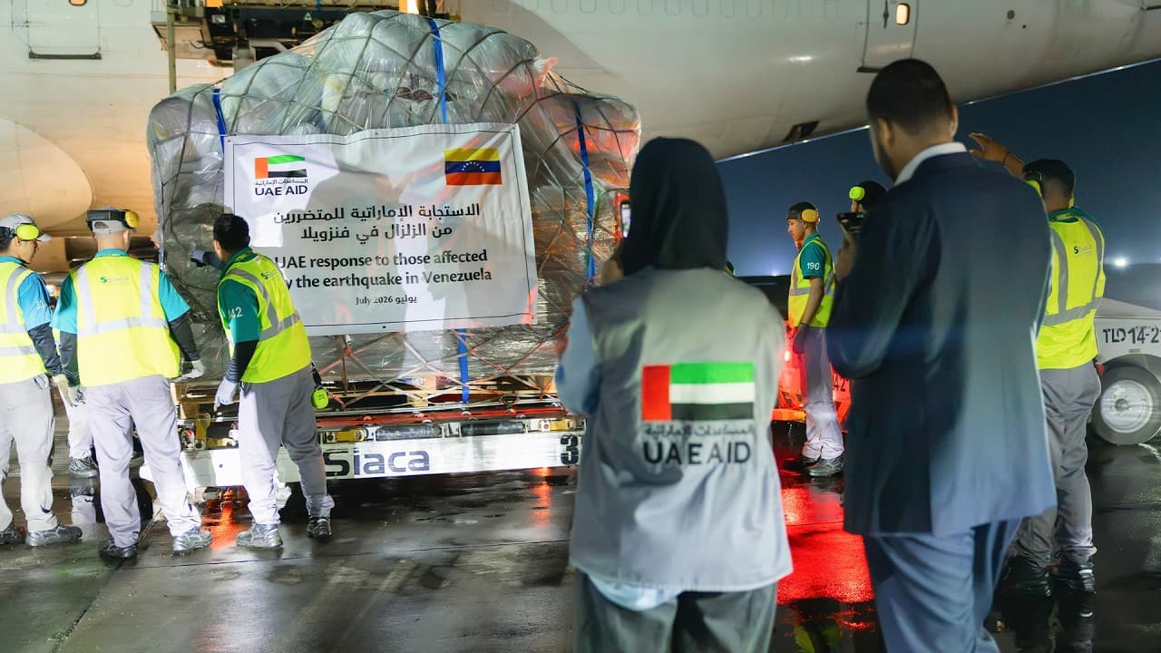 الإمارات تقدم مساعدات لتنزانيا بـ 70 طناً