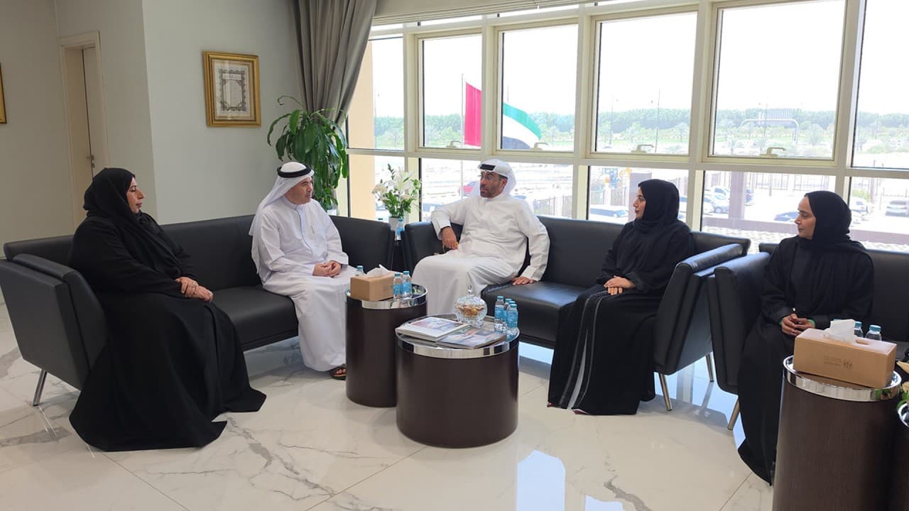 وزير الصحة ووقاية المجتمع يطلع على خطط ومبادرات هيئة الشارقة الصحية