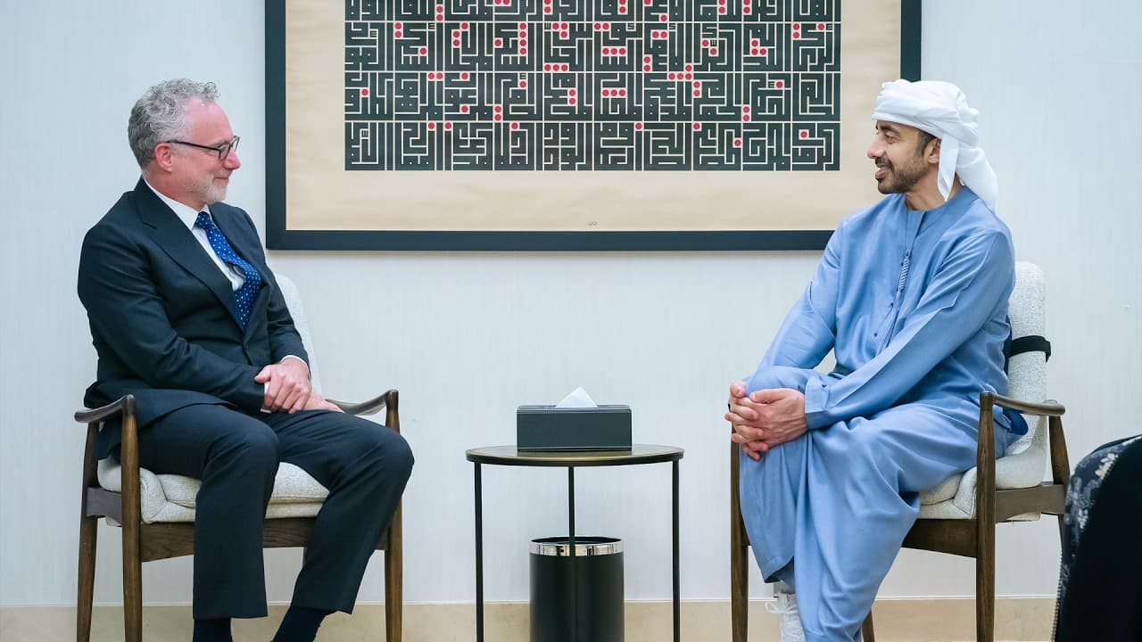 عبد الله بن زايد يناقش تعزيز التعاون مع كندا