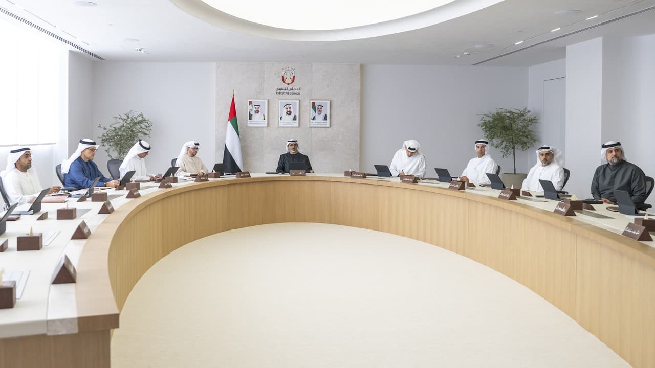 ولي عهد أبوظبي يجهز اجتماع التنفيذي بالذكاء الاصطناعي