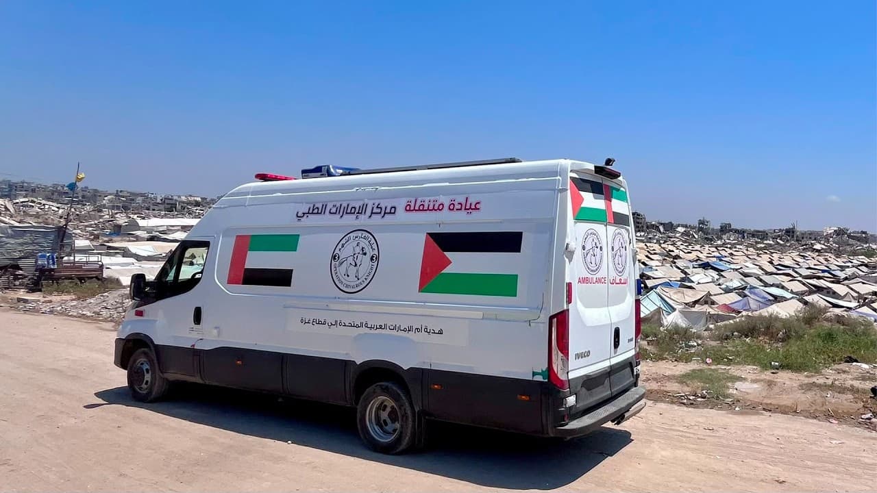 عيادة متنقلة تقدم خدماتها في غزة