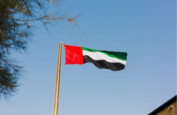 الإمارات تنقذ 22 من طاقم ناقلة نفط