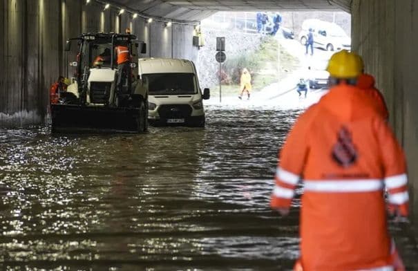 إيقاف الدراسة في إسطنبول بسبب الأمطار الغزيرة