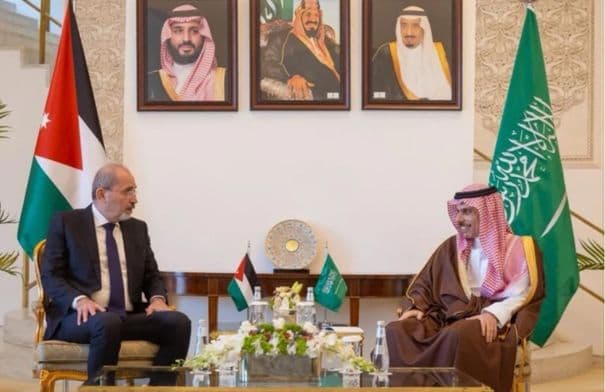 الصفدي وآل سعود يناقشان خفض التصعيد