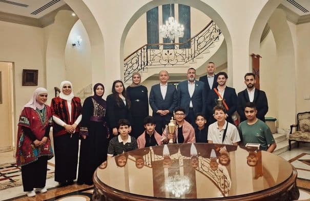 Envoy Welcomes Students