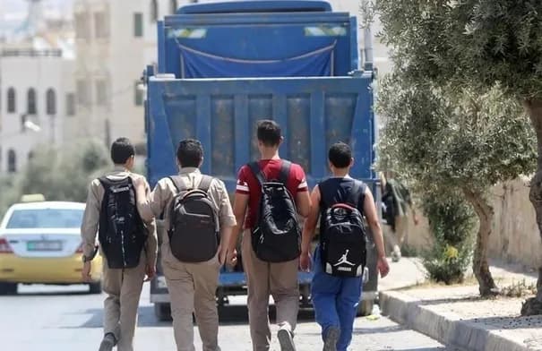 الغذاء والدواء تحذر من بيع مشتقات اللحوم ومشروبات الطاقة في المدارس