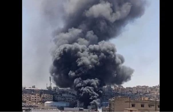 Major fire erupts at residential and commercial building in Al-Qusais