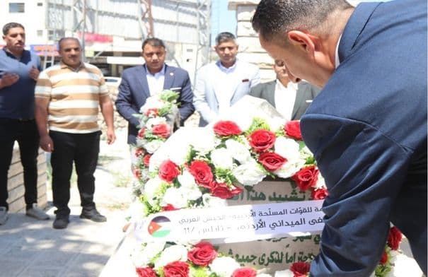 وفد من المستشفى الميداني الأردني يزور مقبرة شهداء الجيش في نابلس